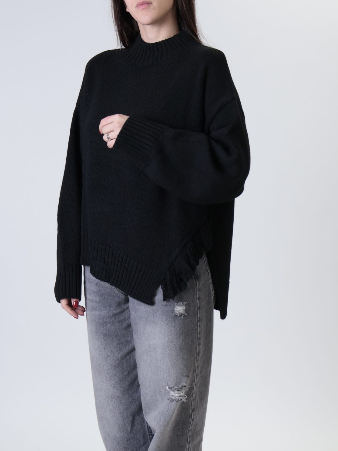 Maglione spacchetto frange nera