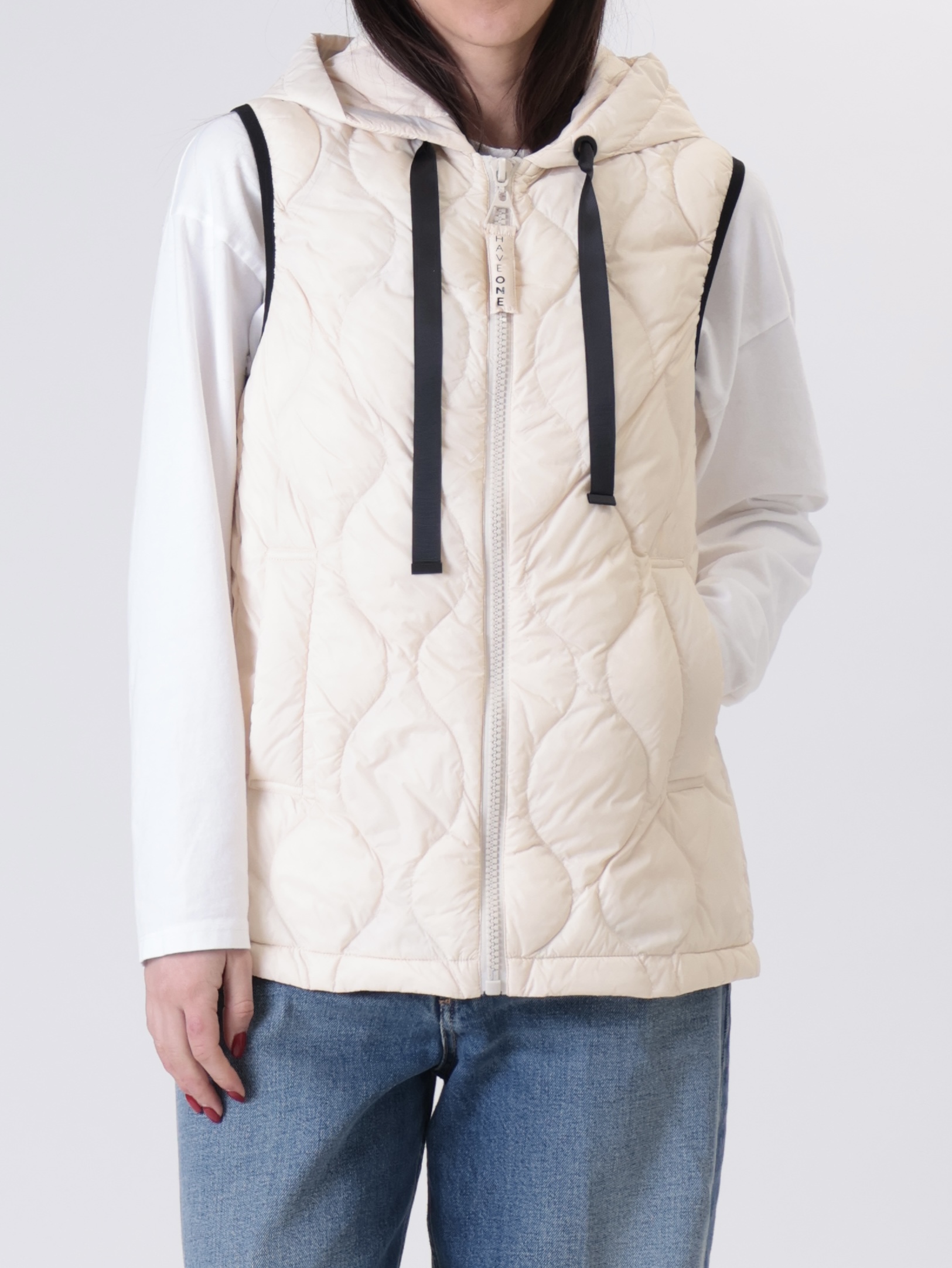 Piumino smanicato panna