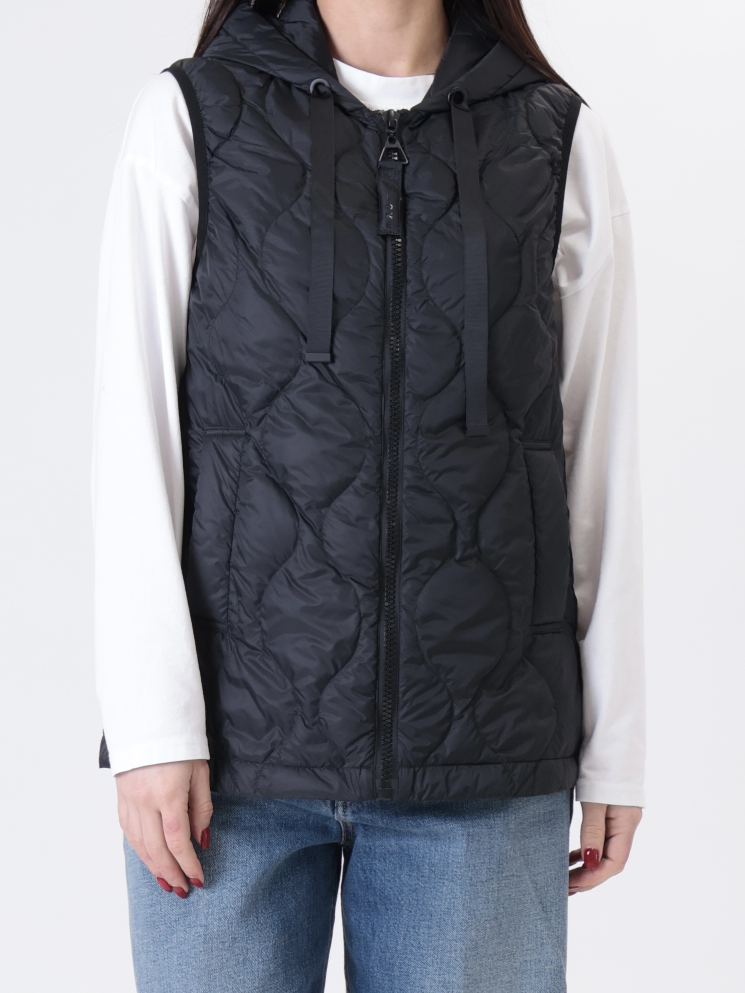 Piumino smanicato nero