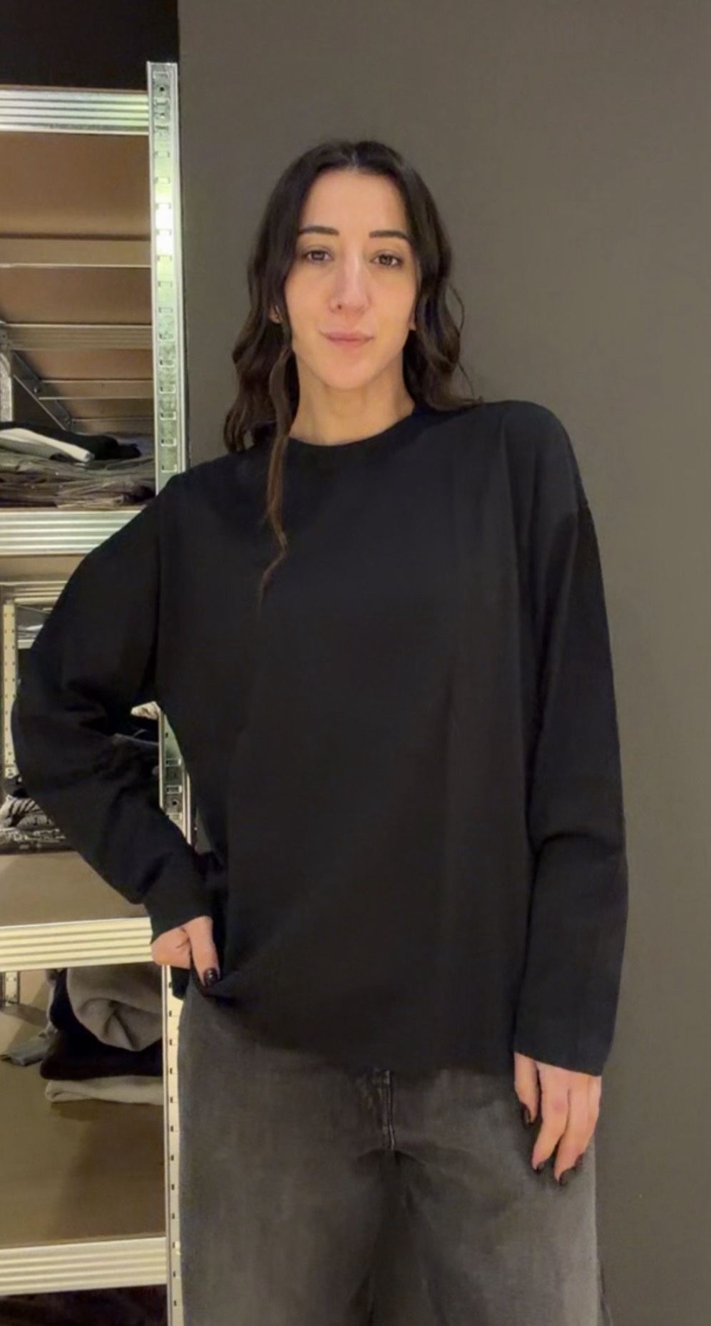 T-shirt basica over manica lunga nera