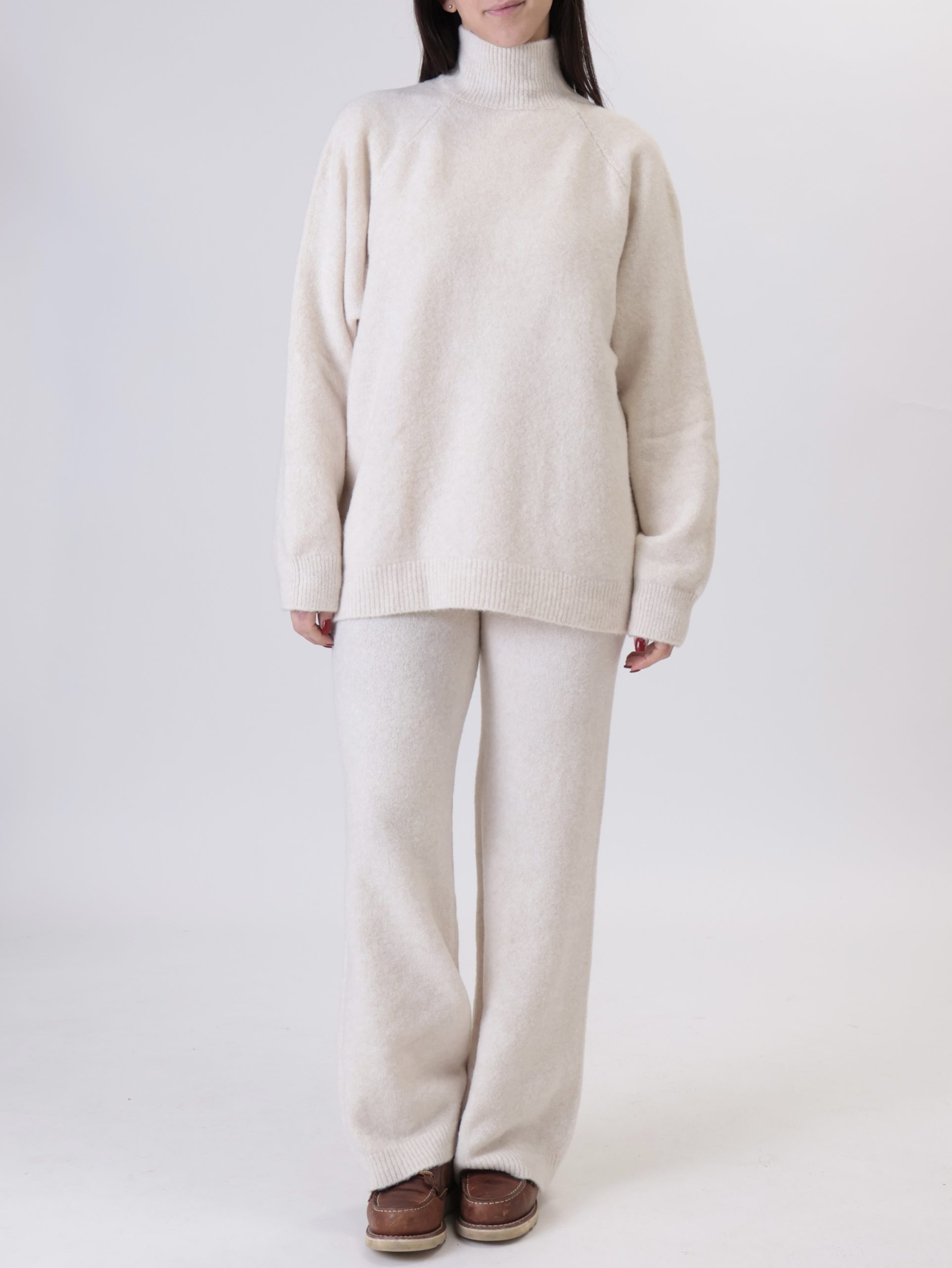 Completo in maglia collo cratere + pantalone panna