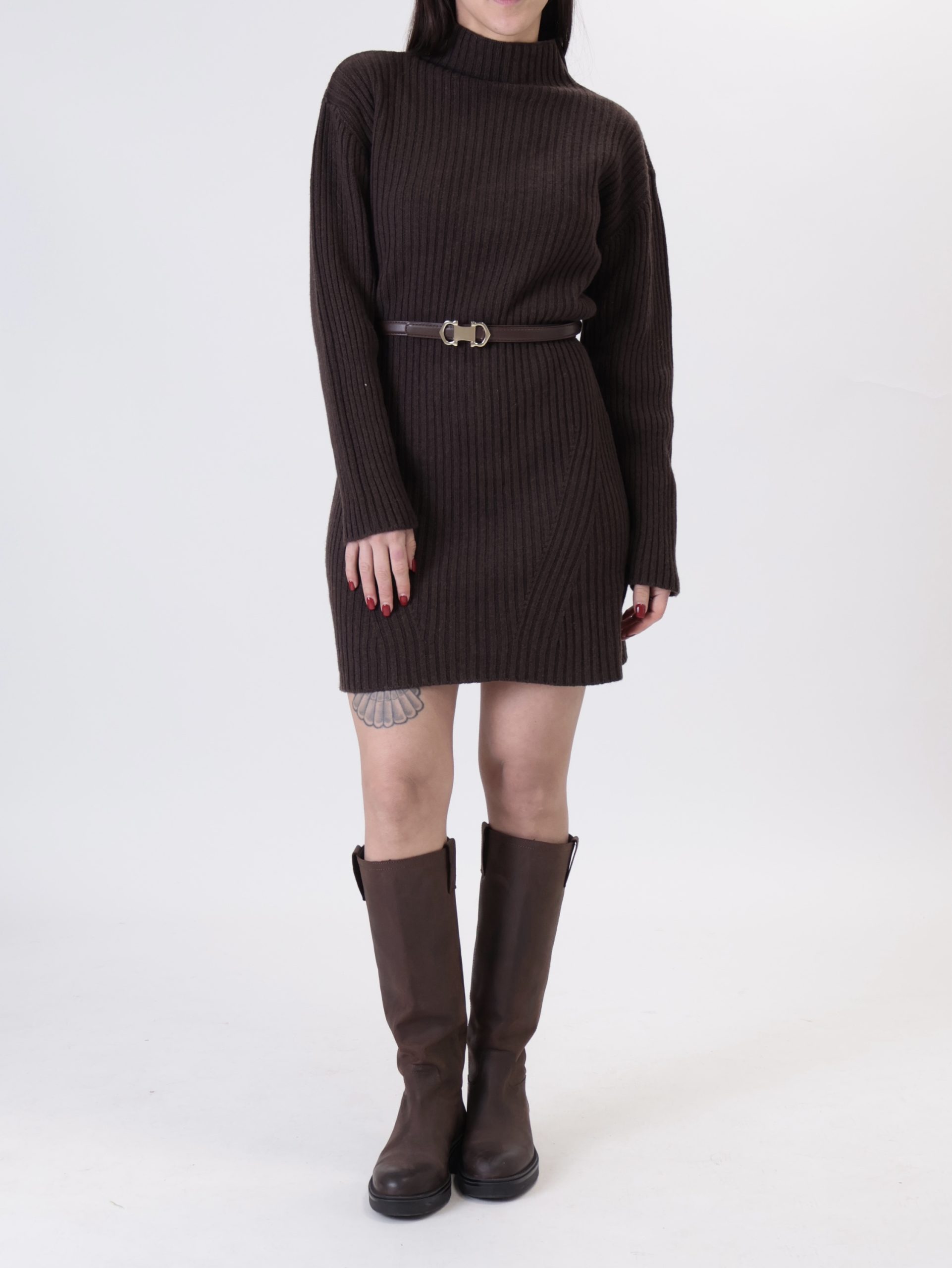 Abito in maglia con cintura moro