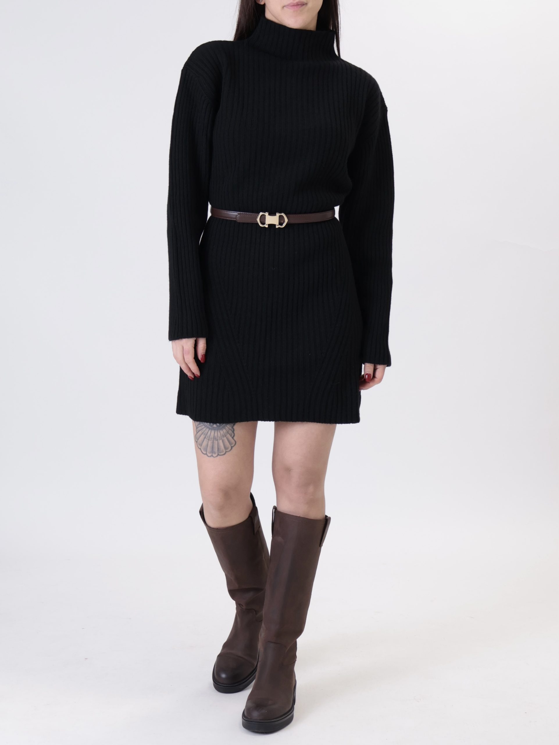 Abito in maglia con cintura nero
