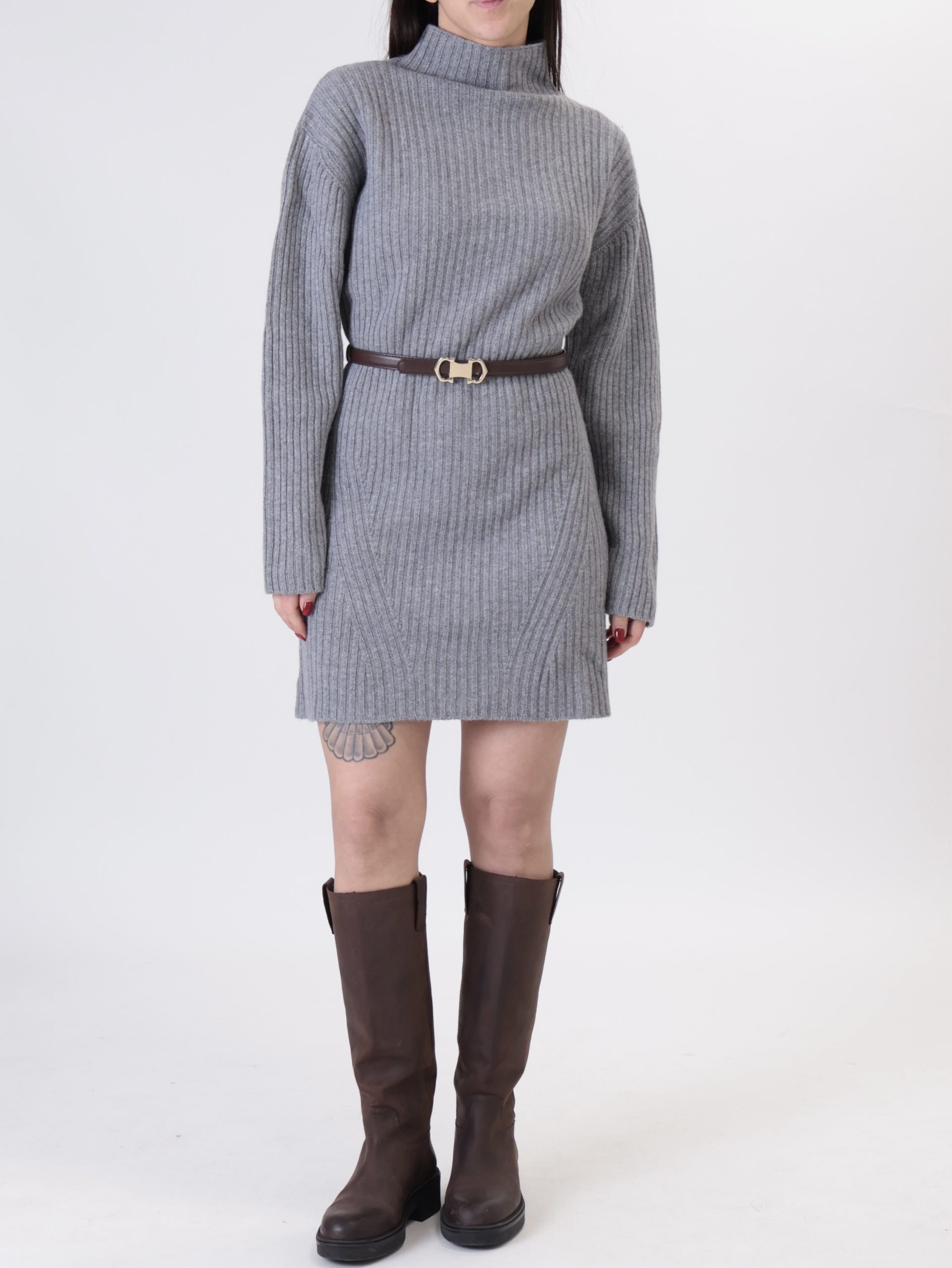 Abito in maglia con cintura grigio