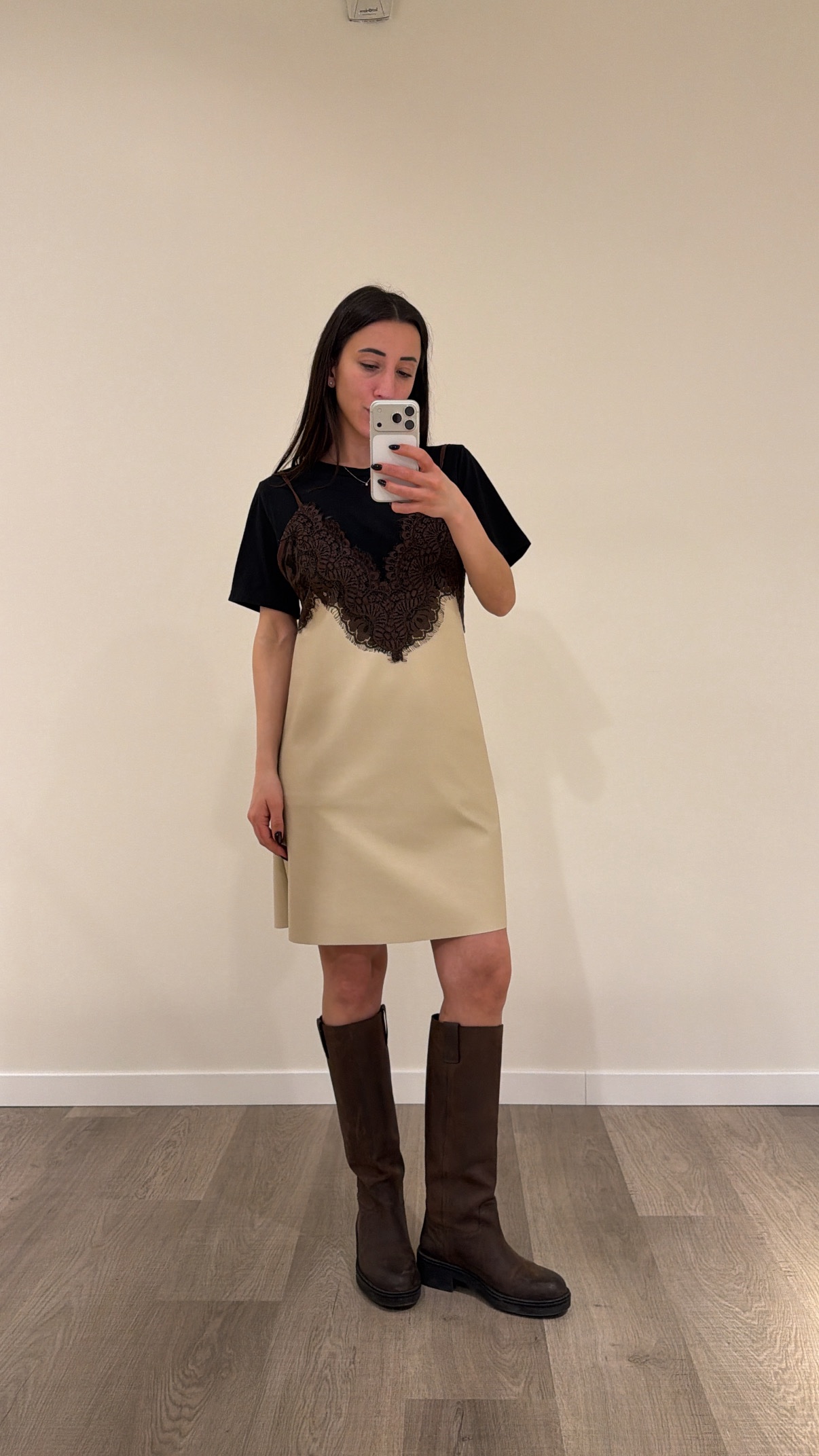 Abito con t-shirt pizzo panna