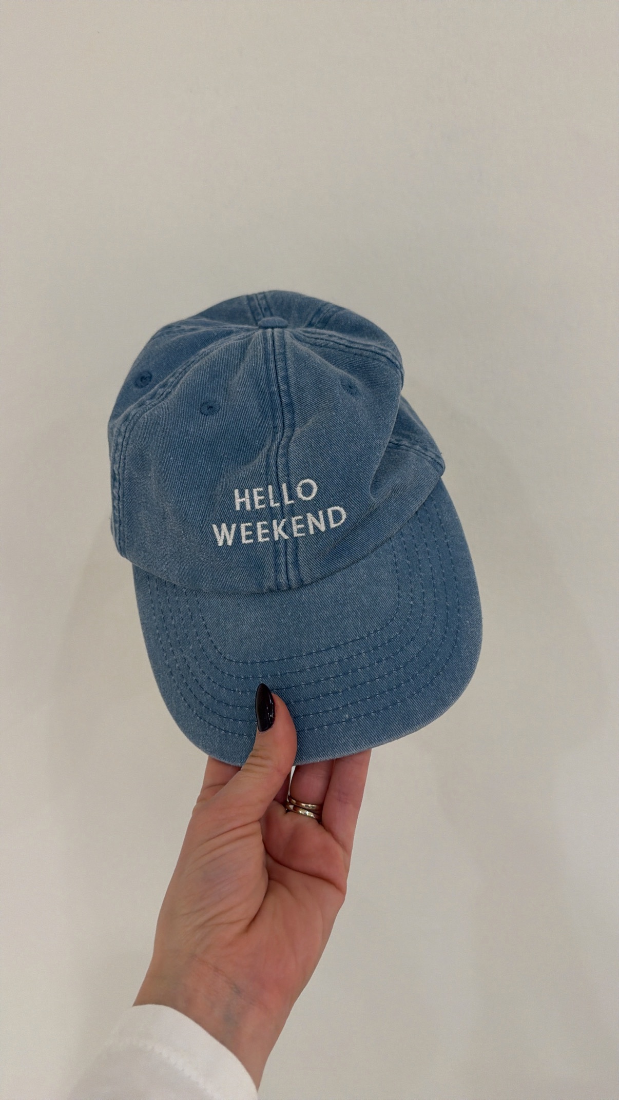 Berretto "HELLO WEEKEND"