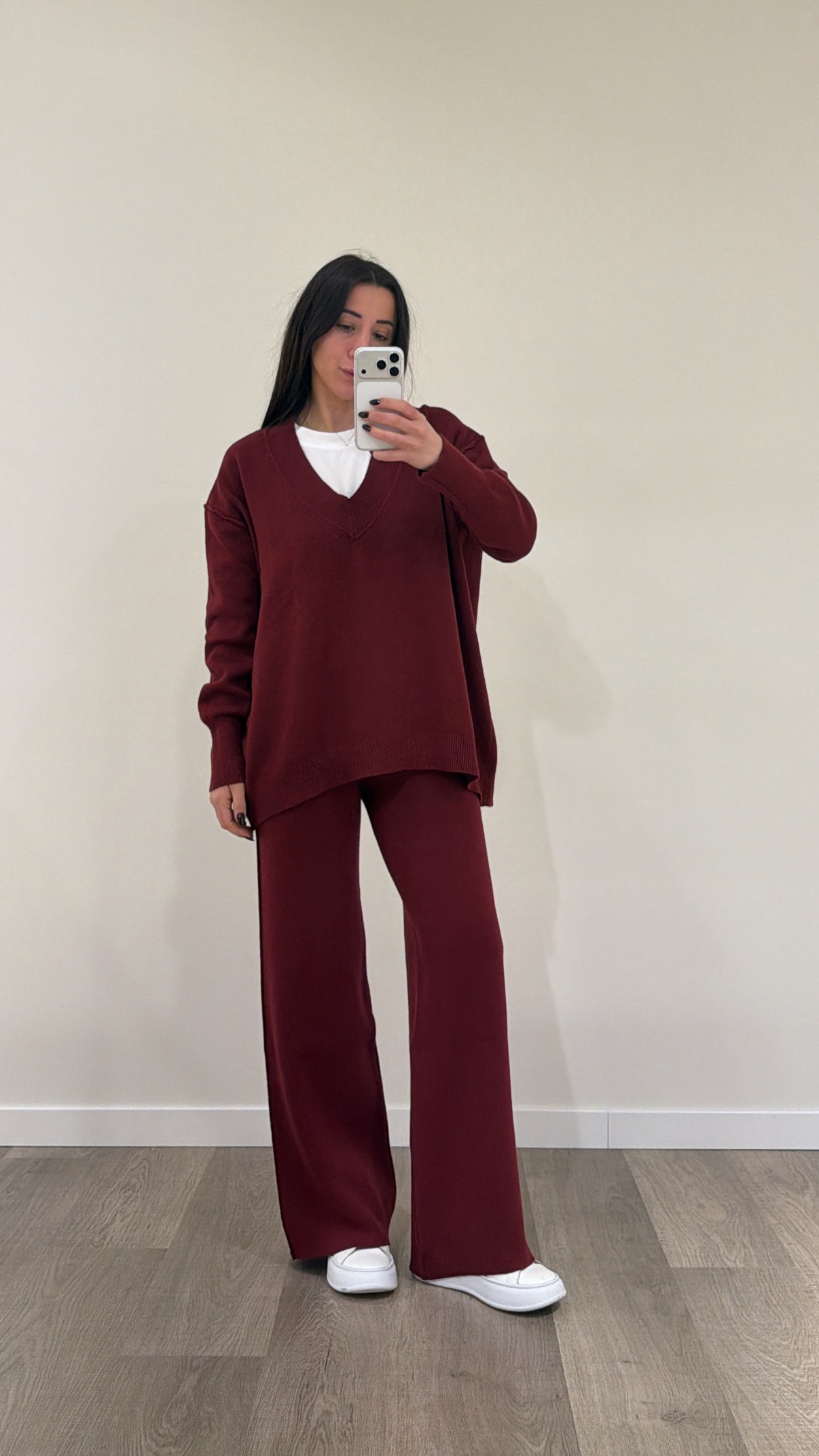 Completo scollo V  bordeaux