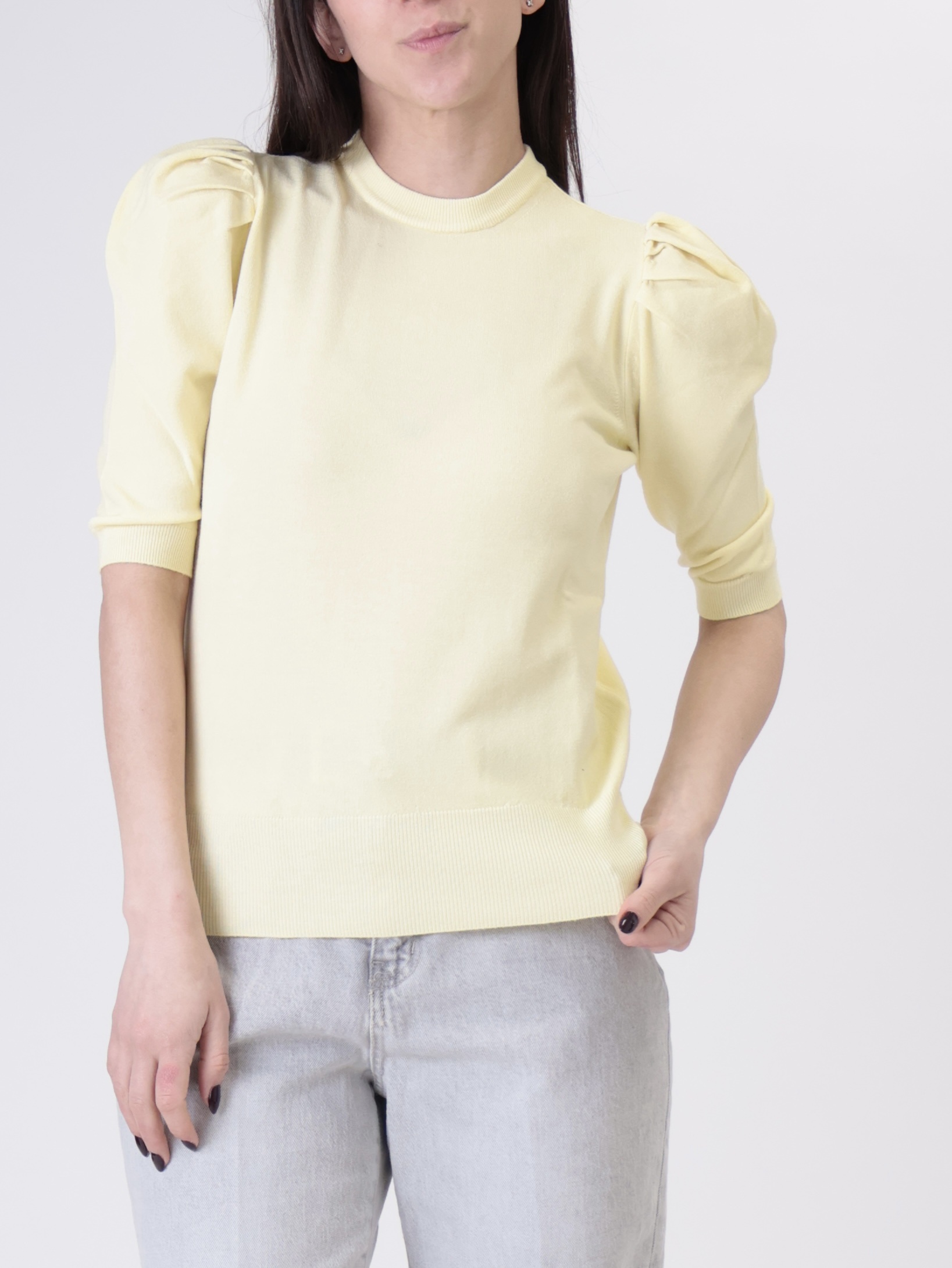 Pull sbuffo giallo