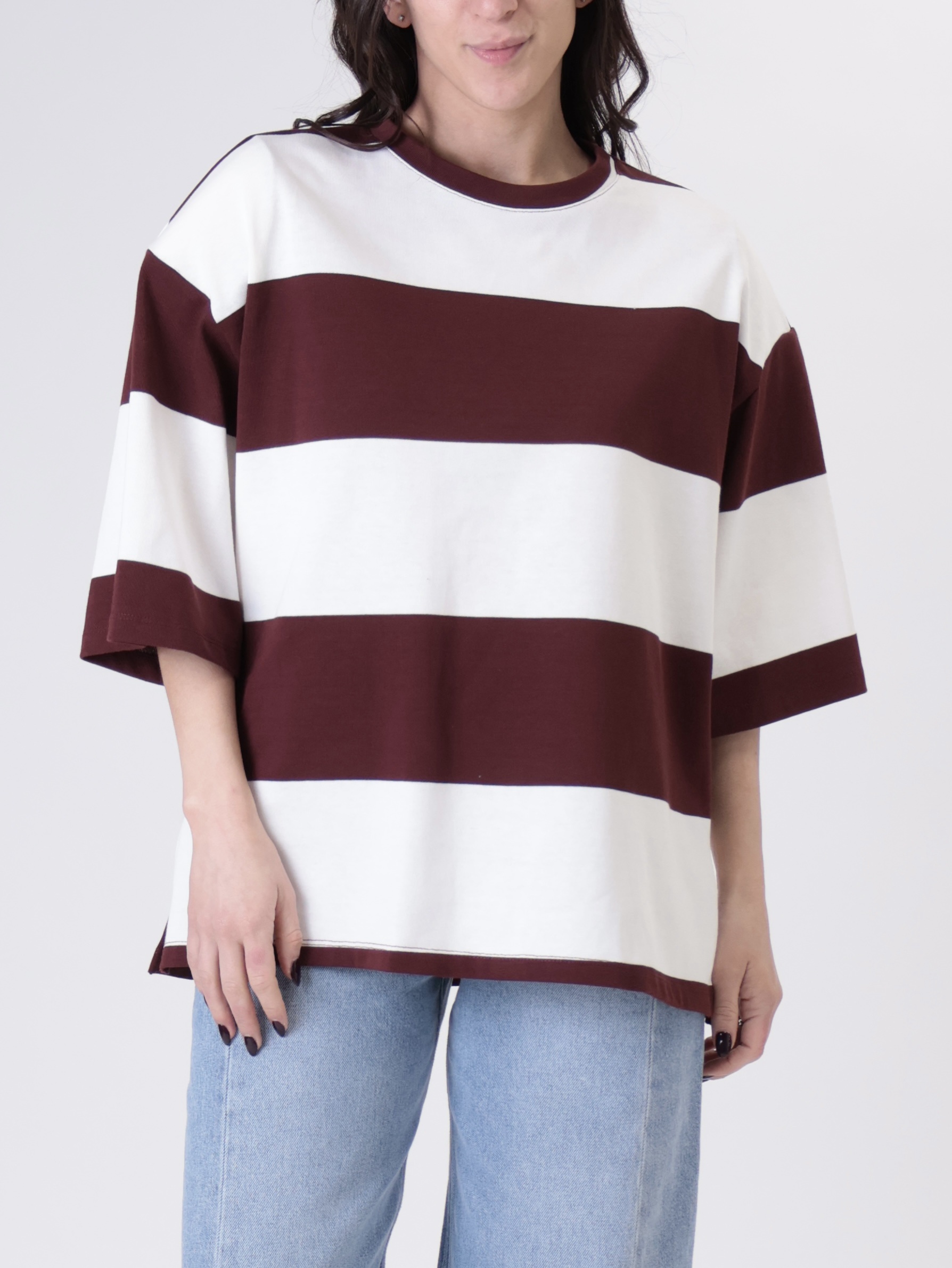 T-shirt riga spalla imbottita bordeaux