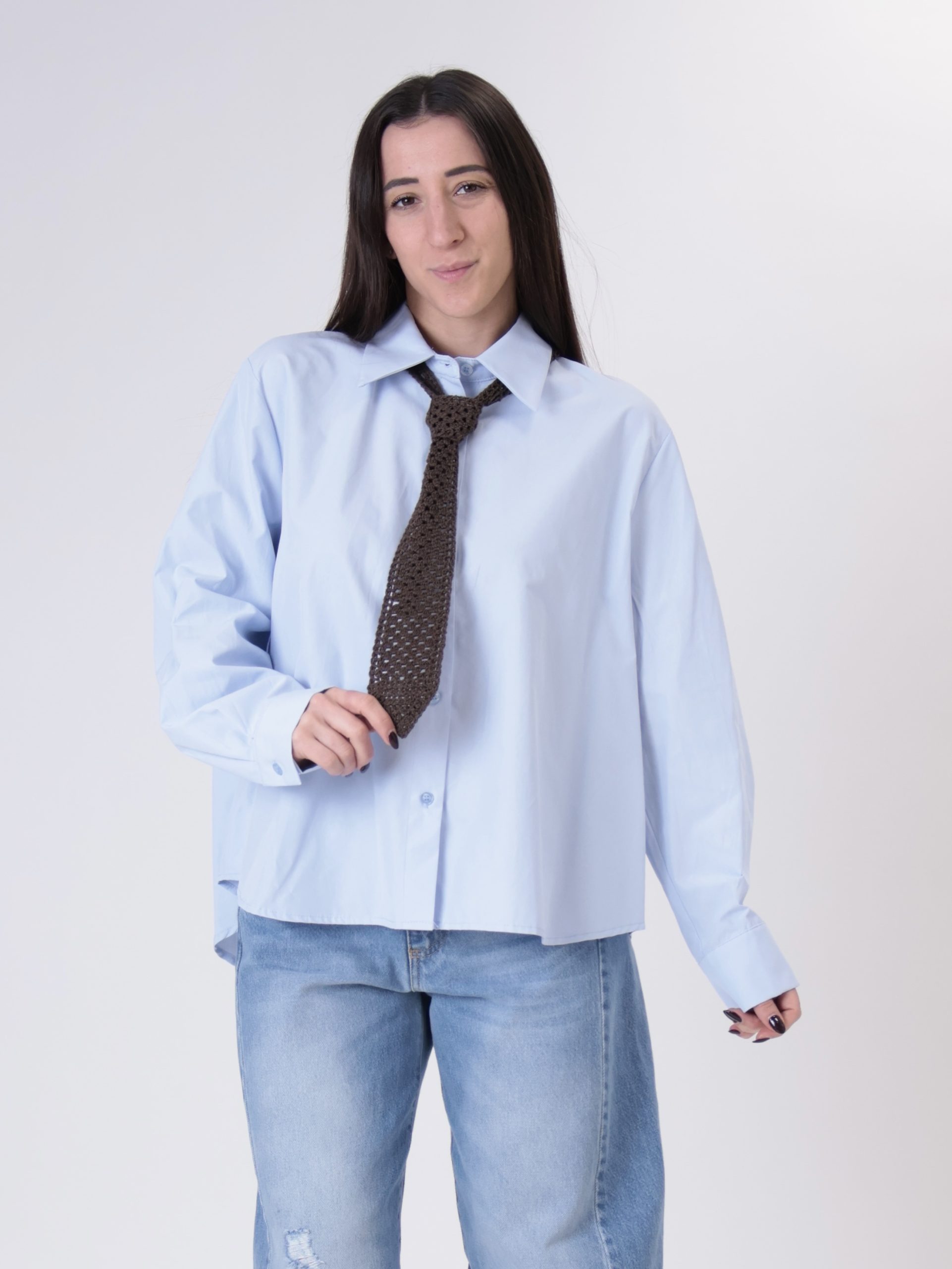 Camicia con cravatta crochet celeste