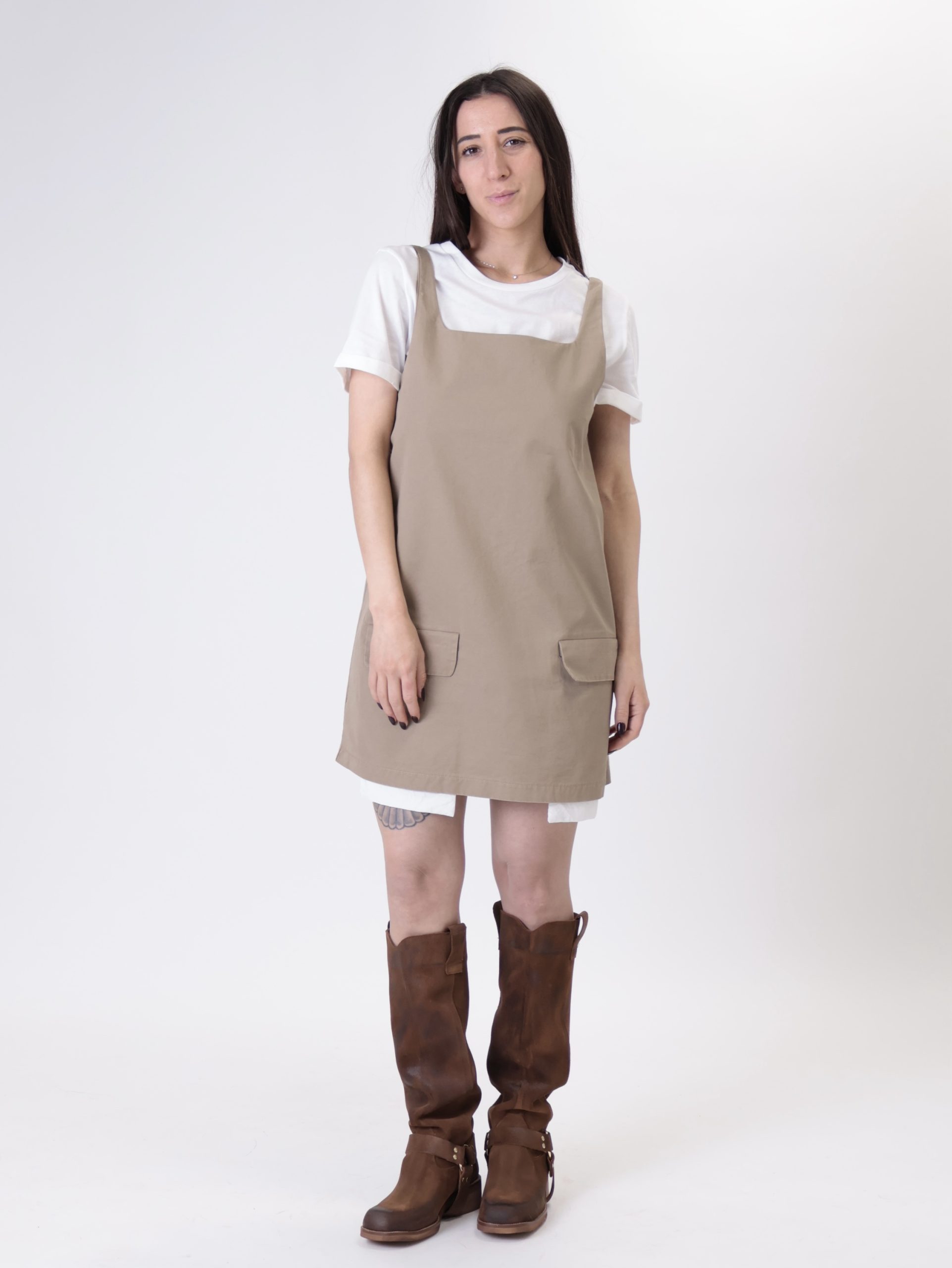 Abito tasche con t-shirt fango