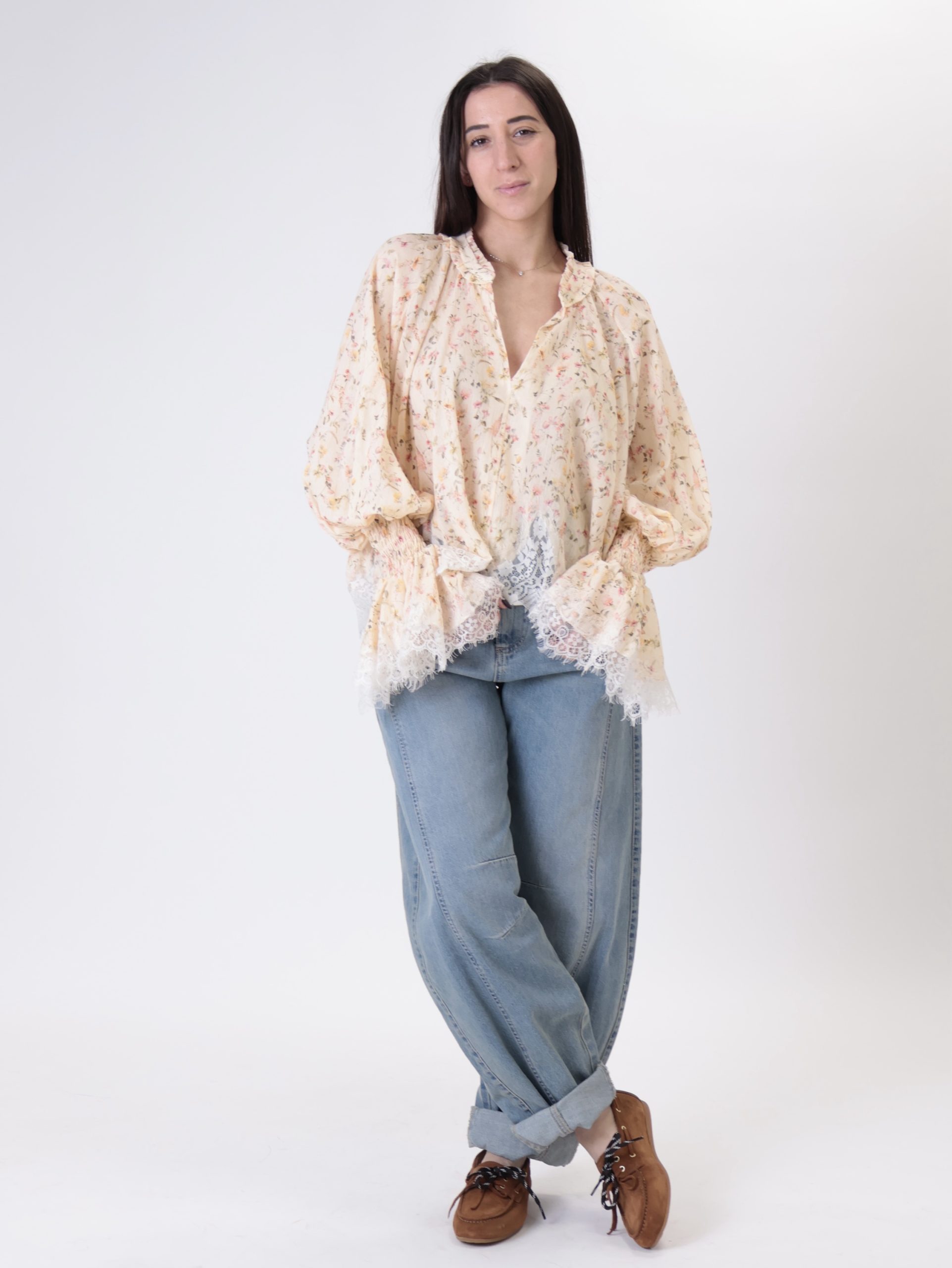 Camicia fiori fondo pizzo