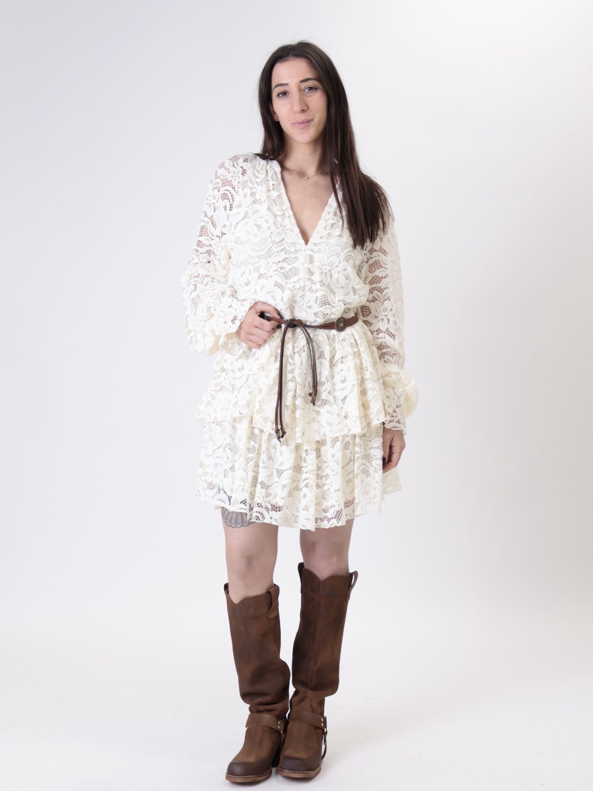 Abito pizzo con cintura avorio