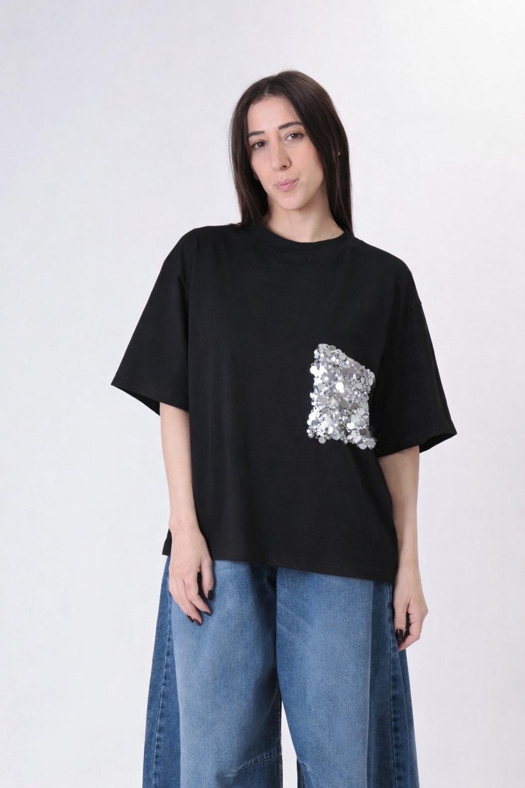 T-shirt tasca paillettes nero PREORDINE 22/04