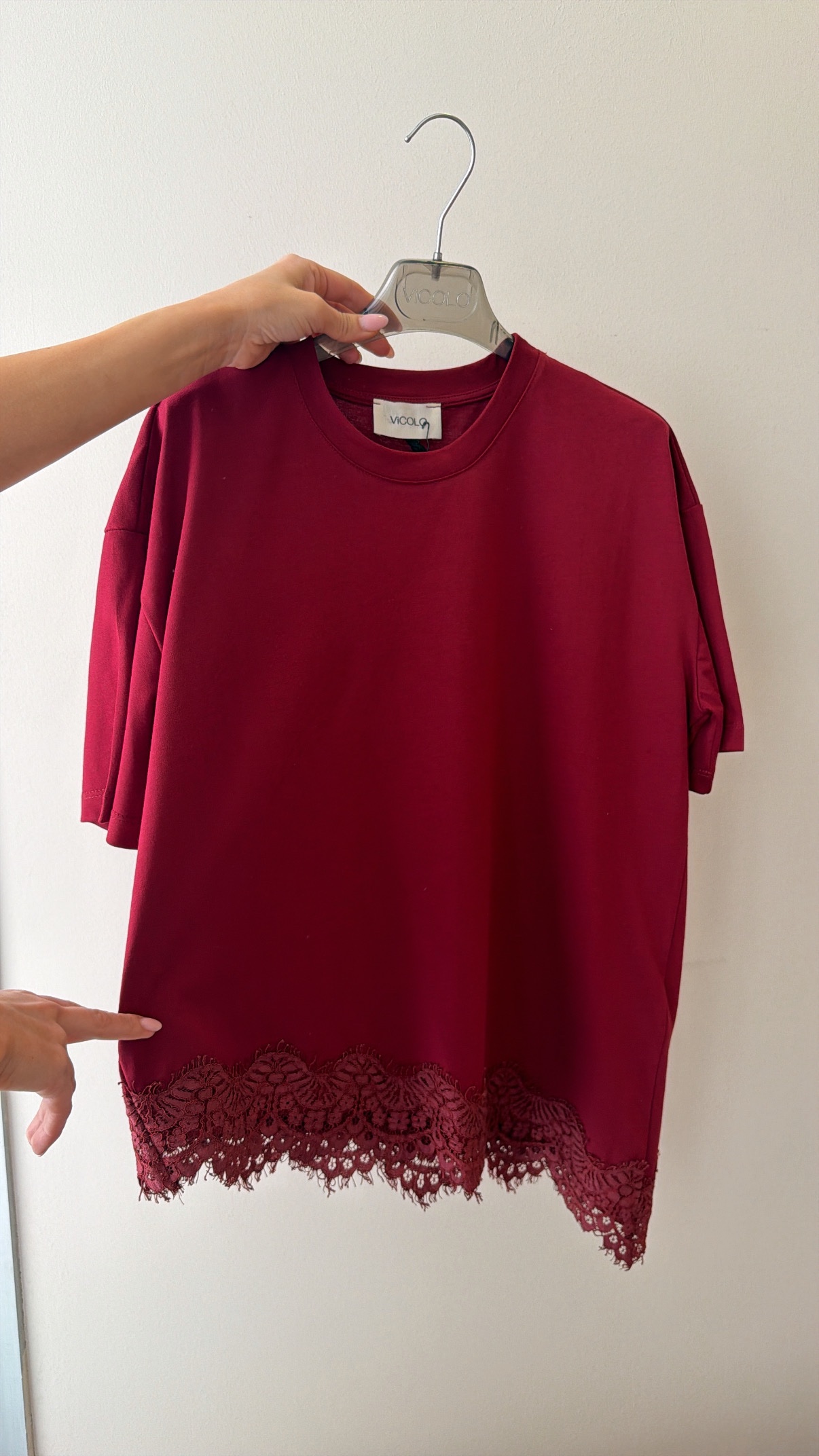 T-shirt svasata pizzo bordeaux