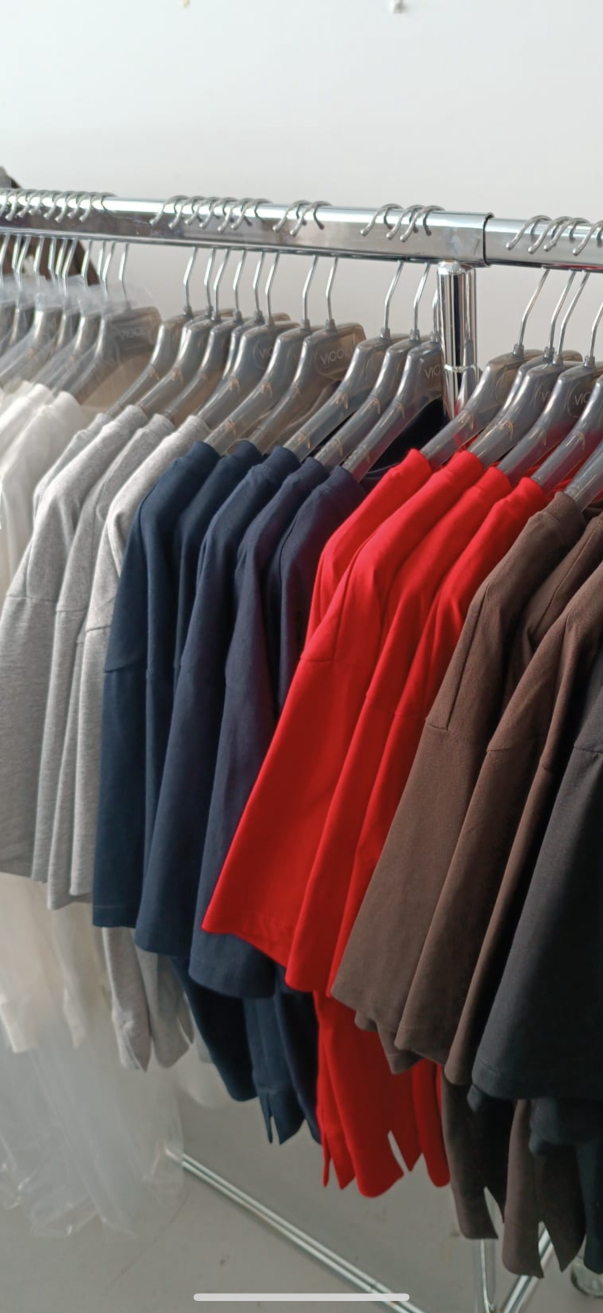 T-shirt svasata grigia