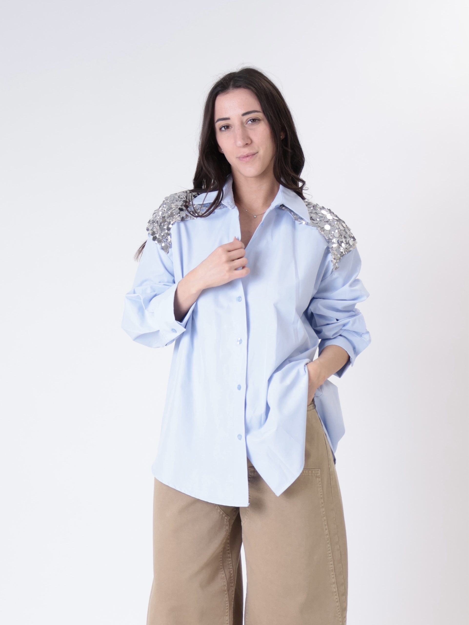 Camicia spalle paillettes celeste