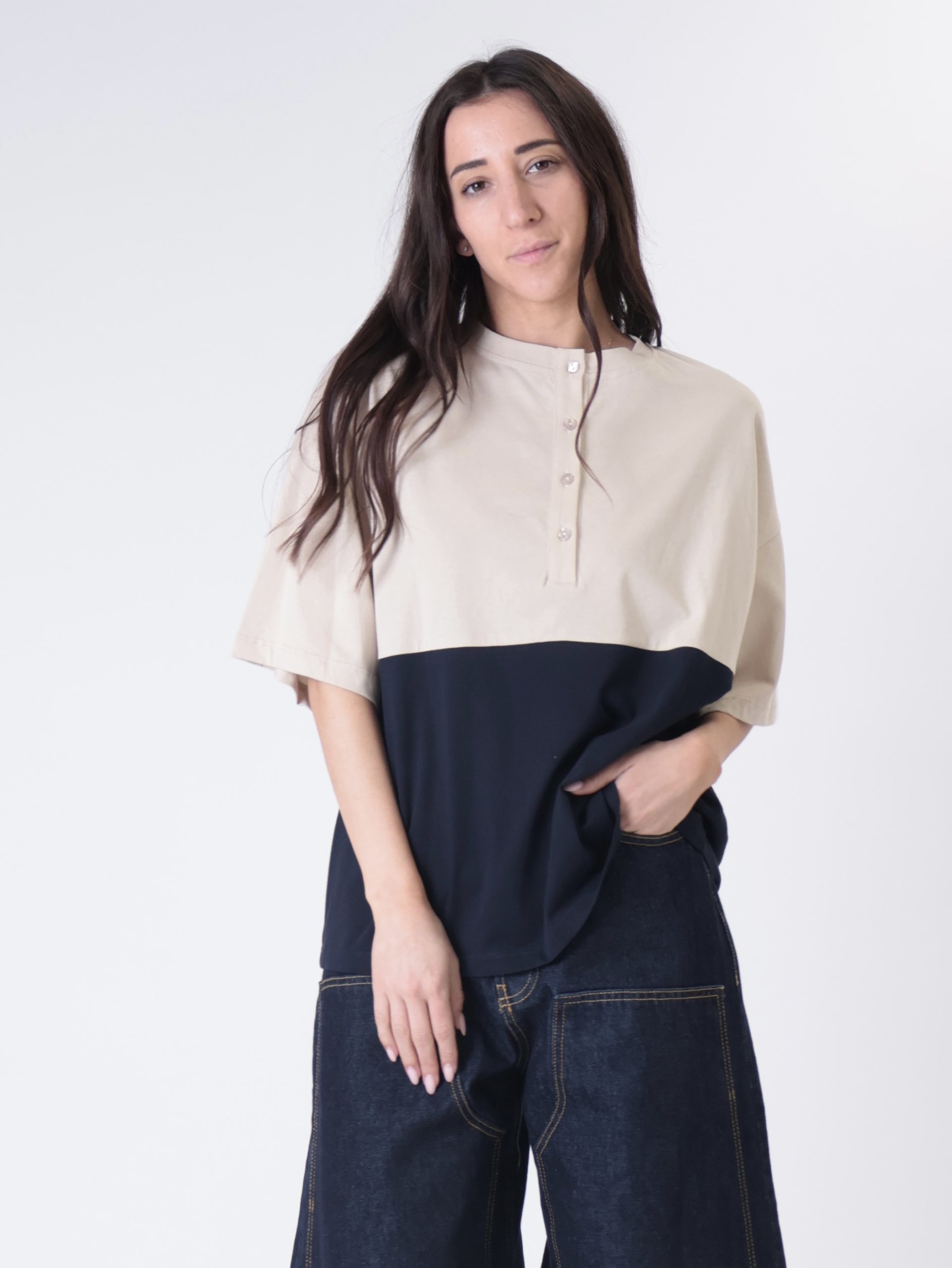 T-shirt Lory bottoni beige/blu