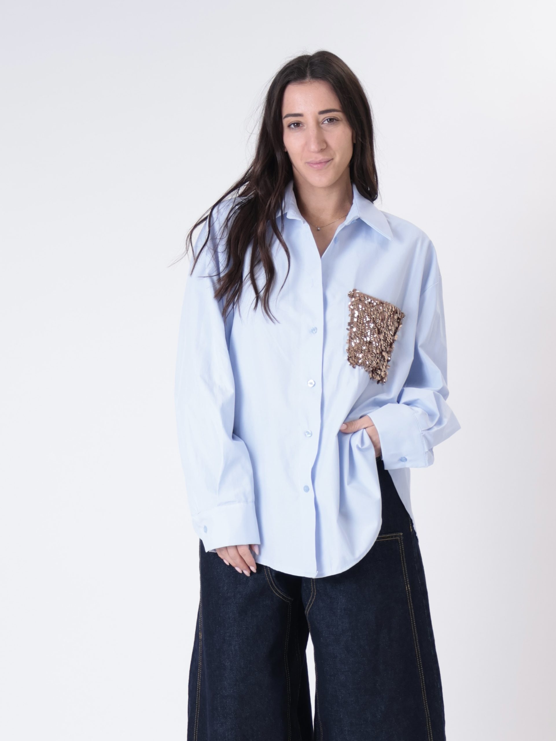 Camicia celeste tasca paillettes bronzo