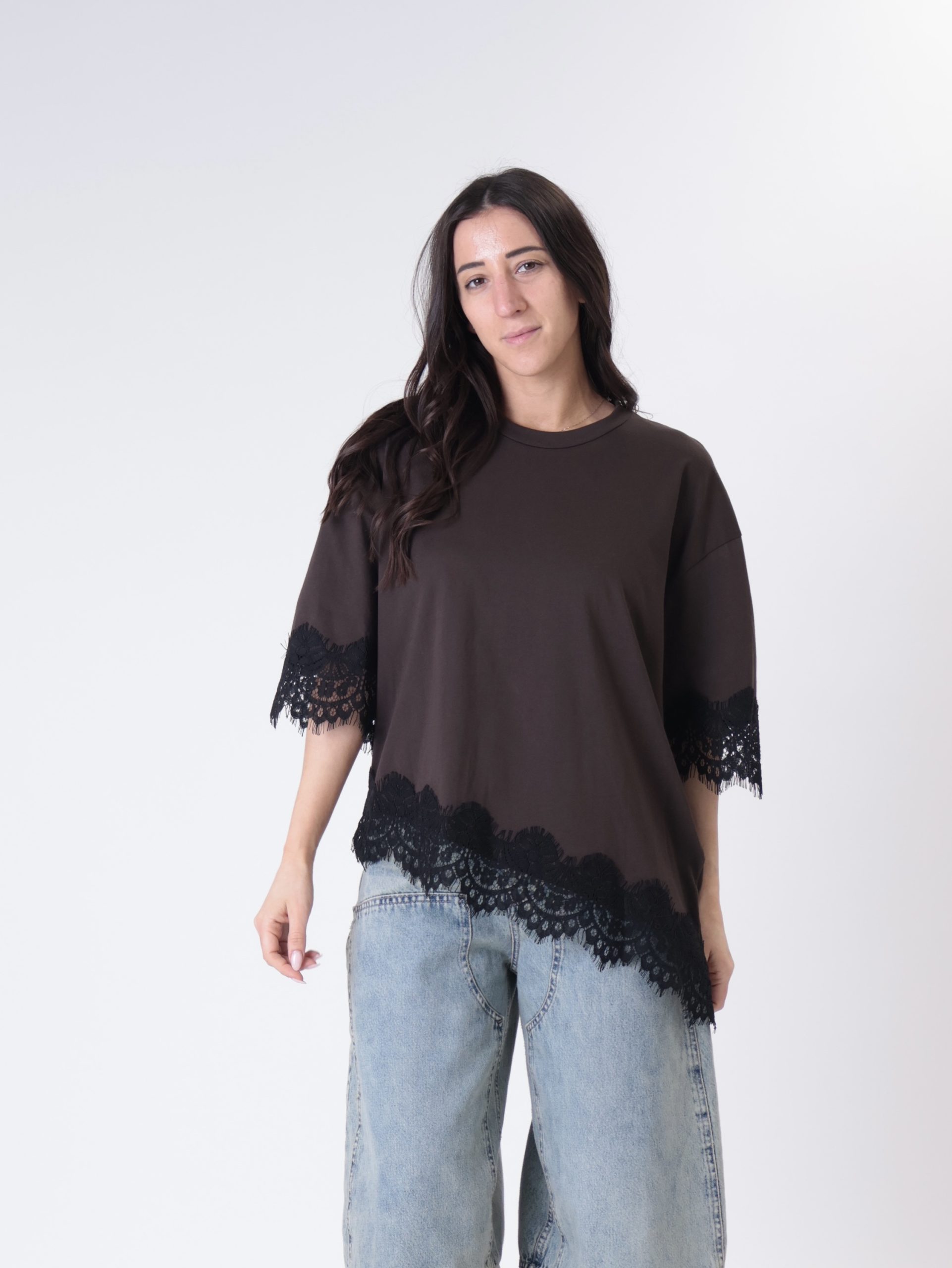 T-shirt svasata manica pizzo moro