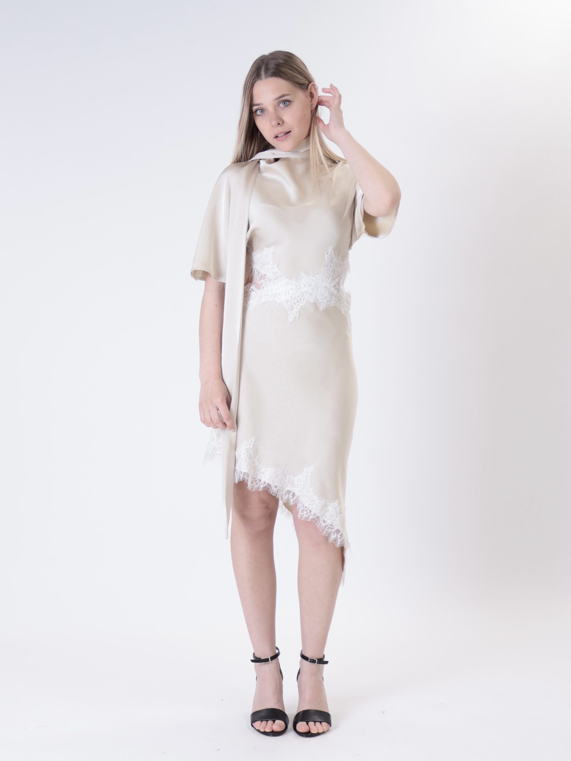 Abito pizzo cut out beige