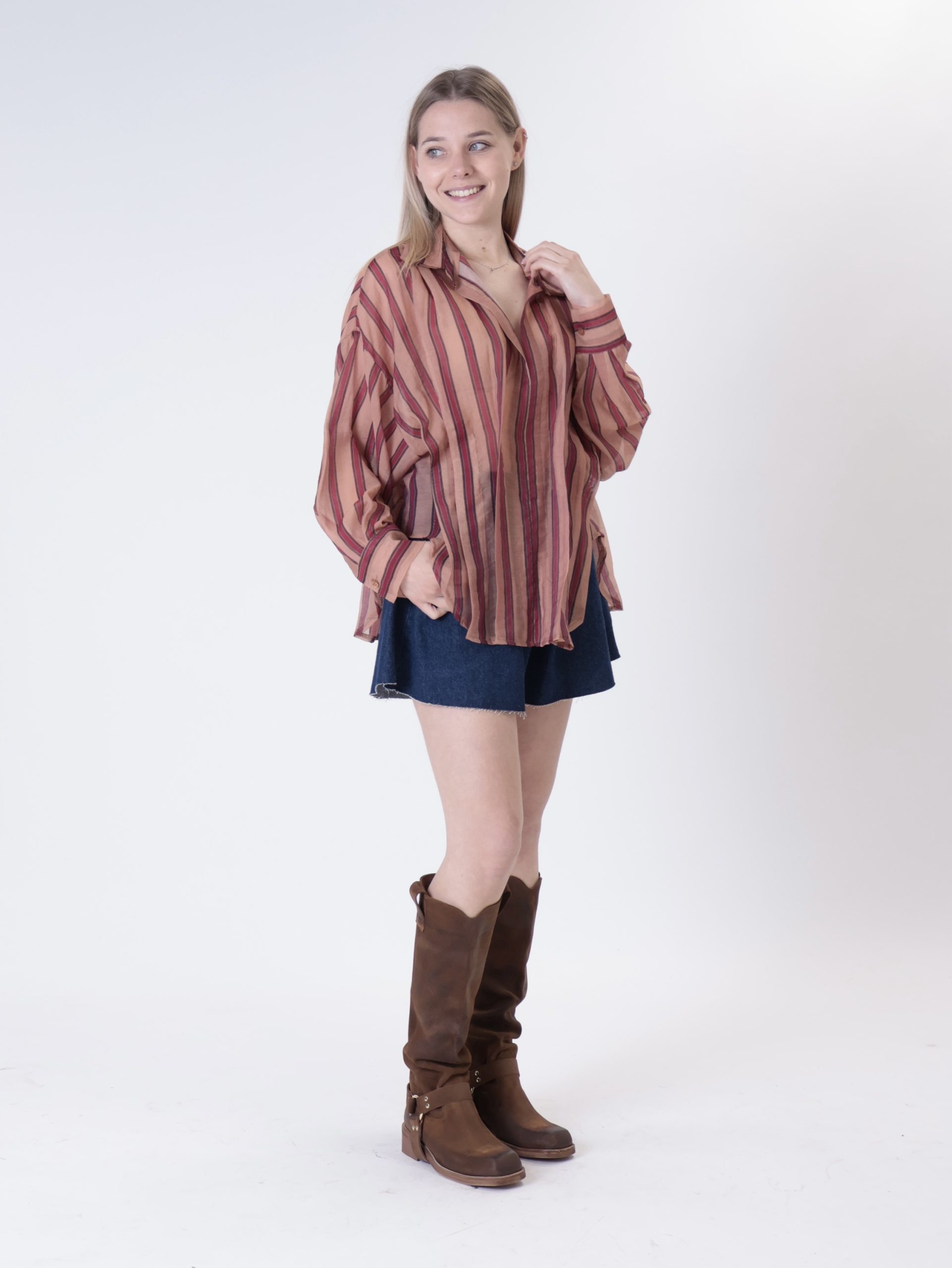 Camicia scollo V riga cammello/india