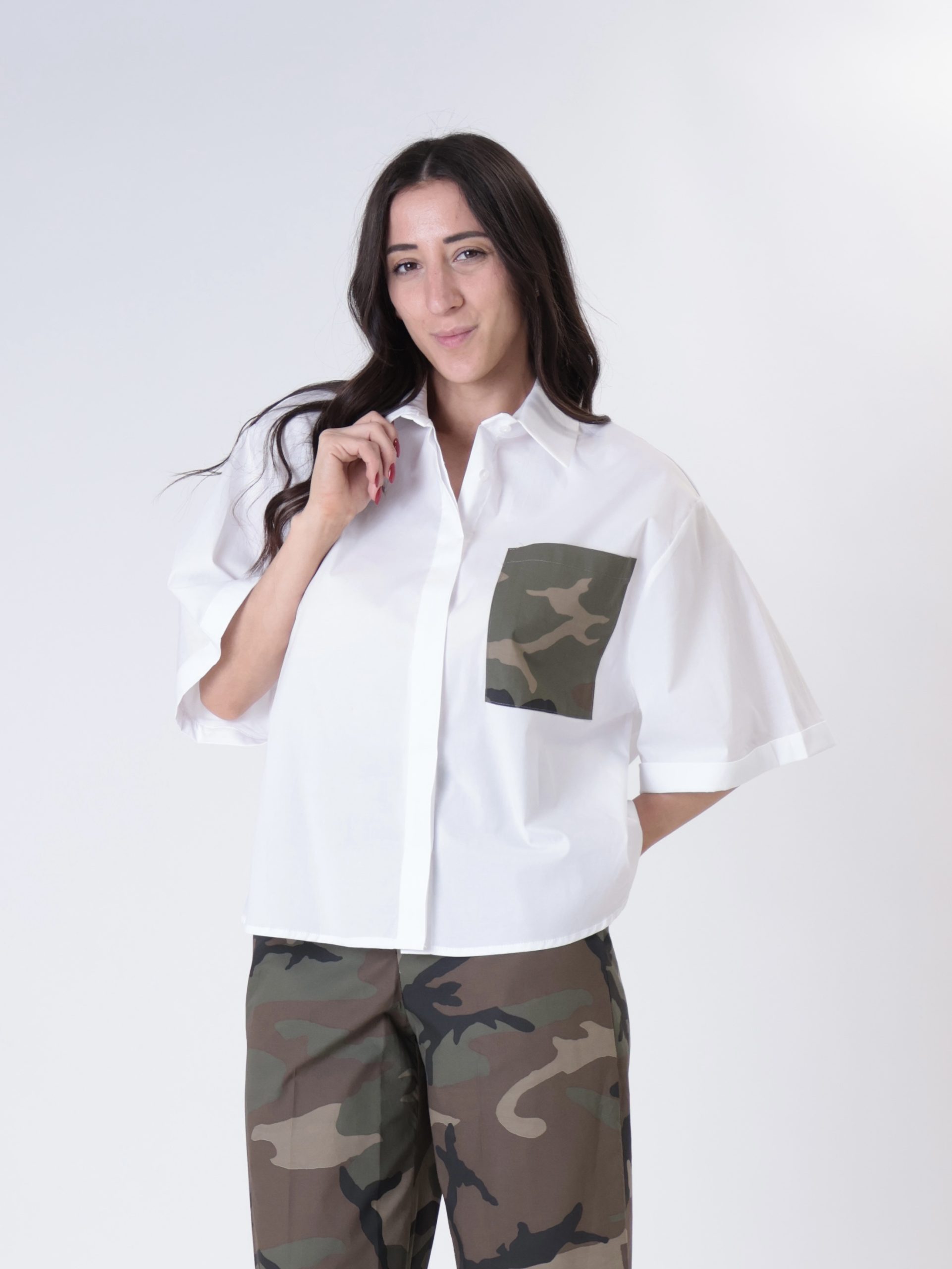 Camicia bianca tasca mimetica