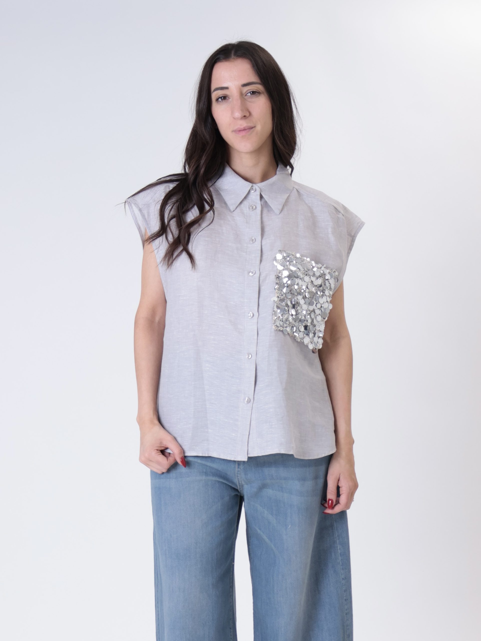 Camicia smanicata tasca paillettes perla