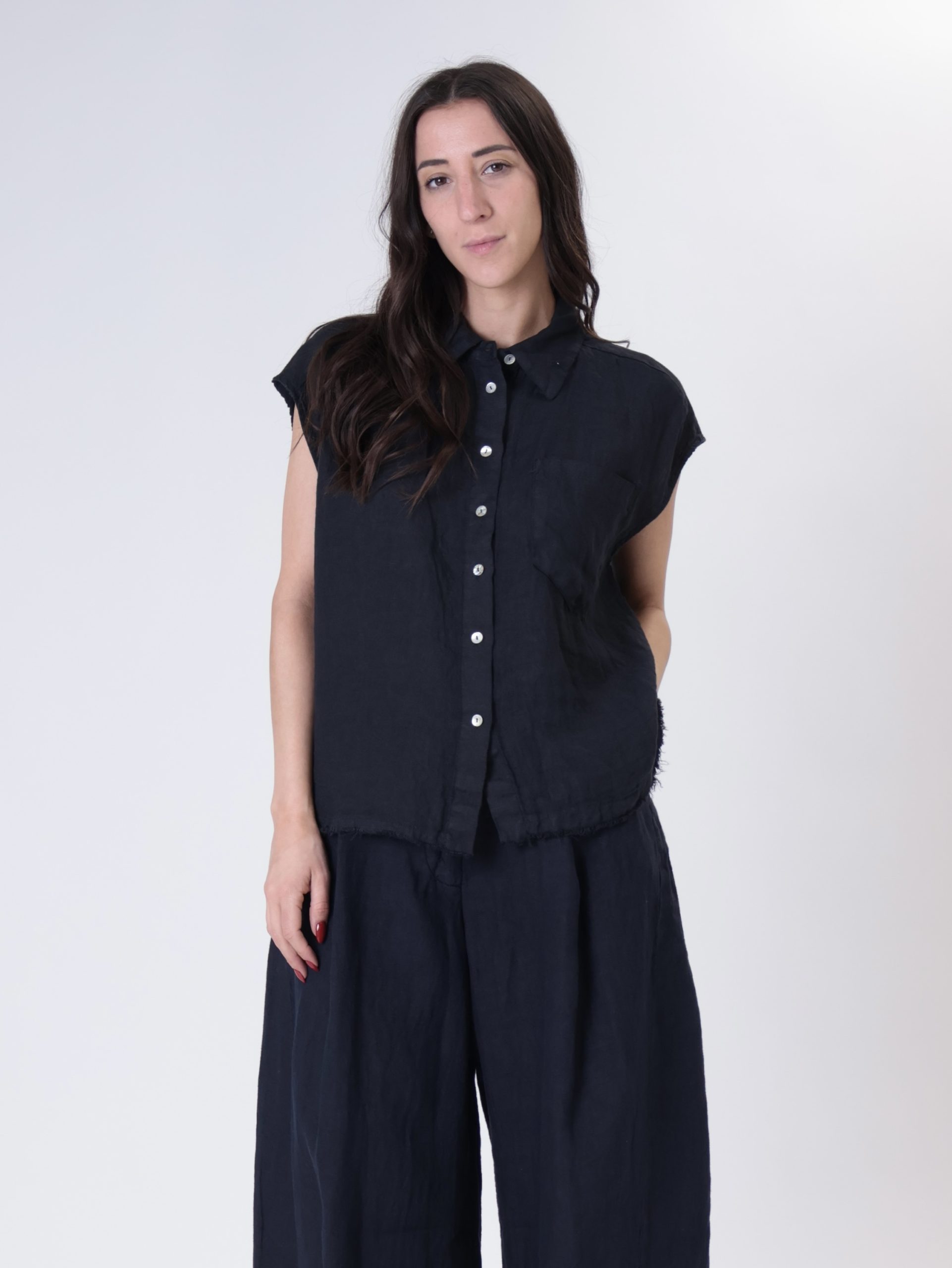 Camicia smanicata 100% lino blu