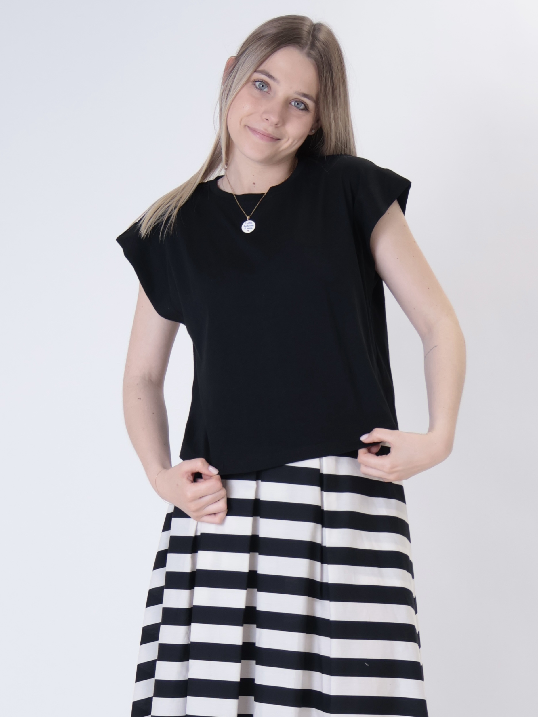 T-shirt collanina nera