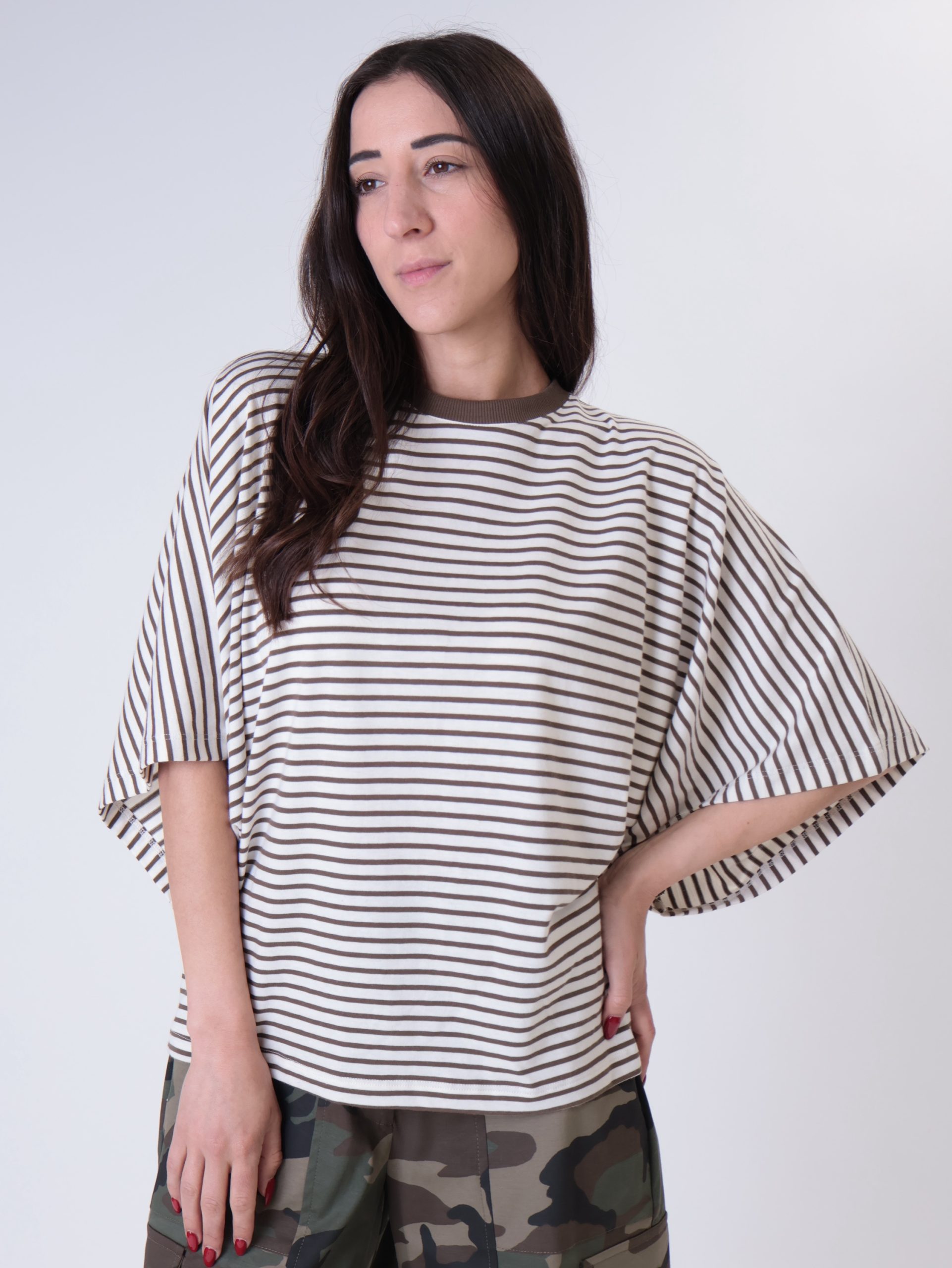 T-shirt riga manica ampia moro