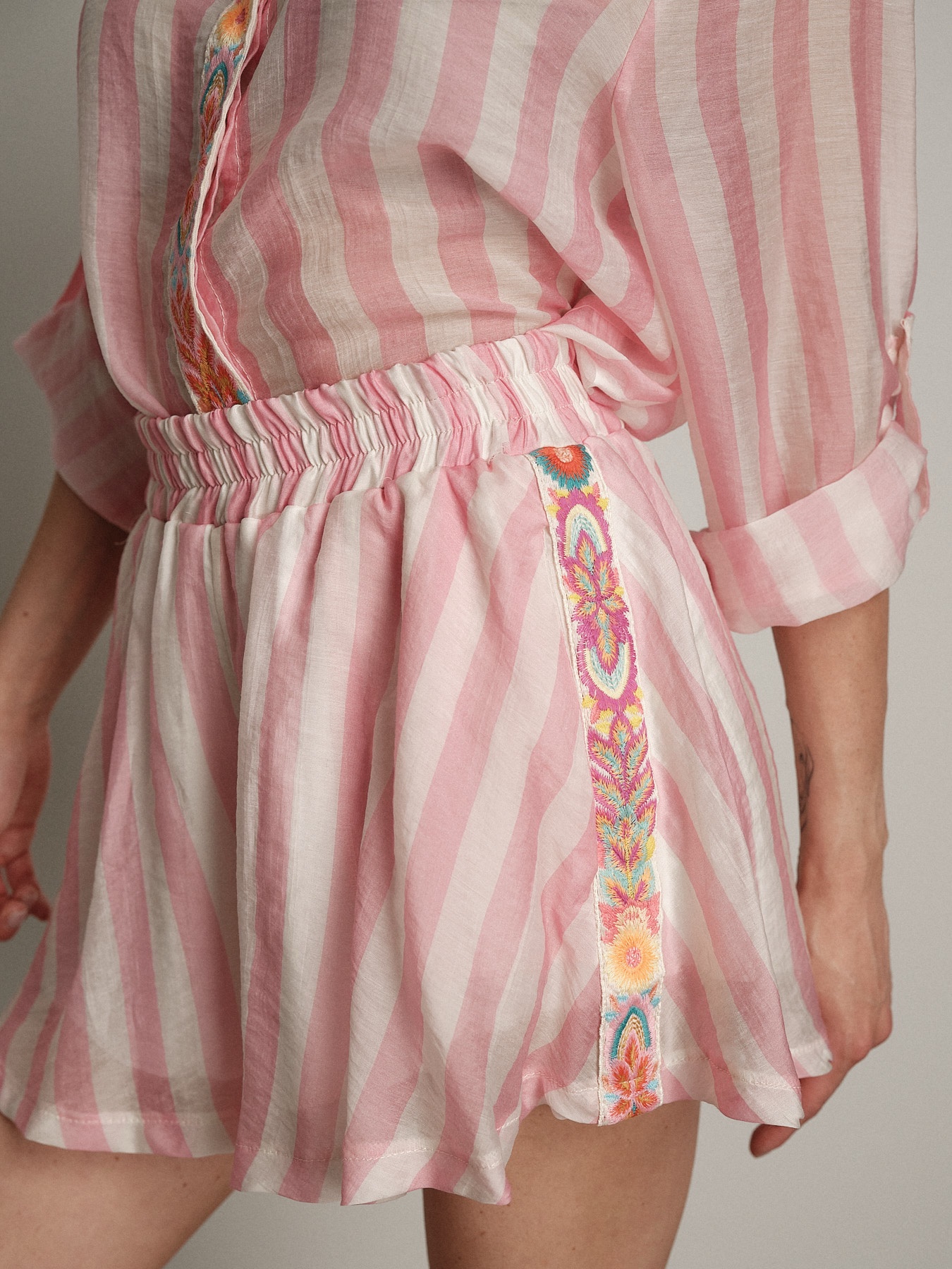 Shorts passamaneria multicolor riga rosa