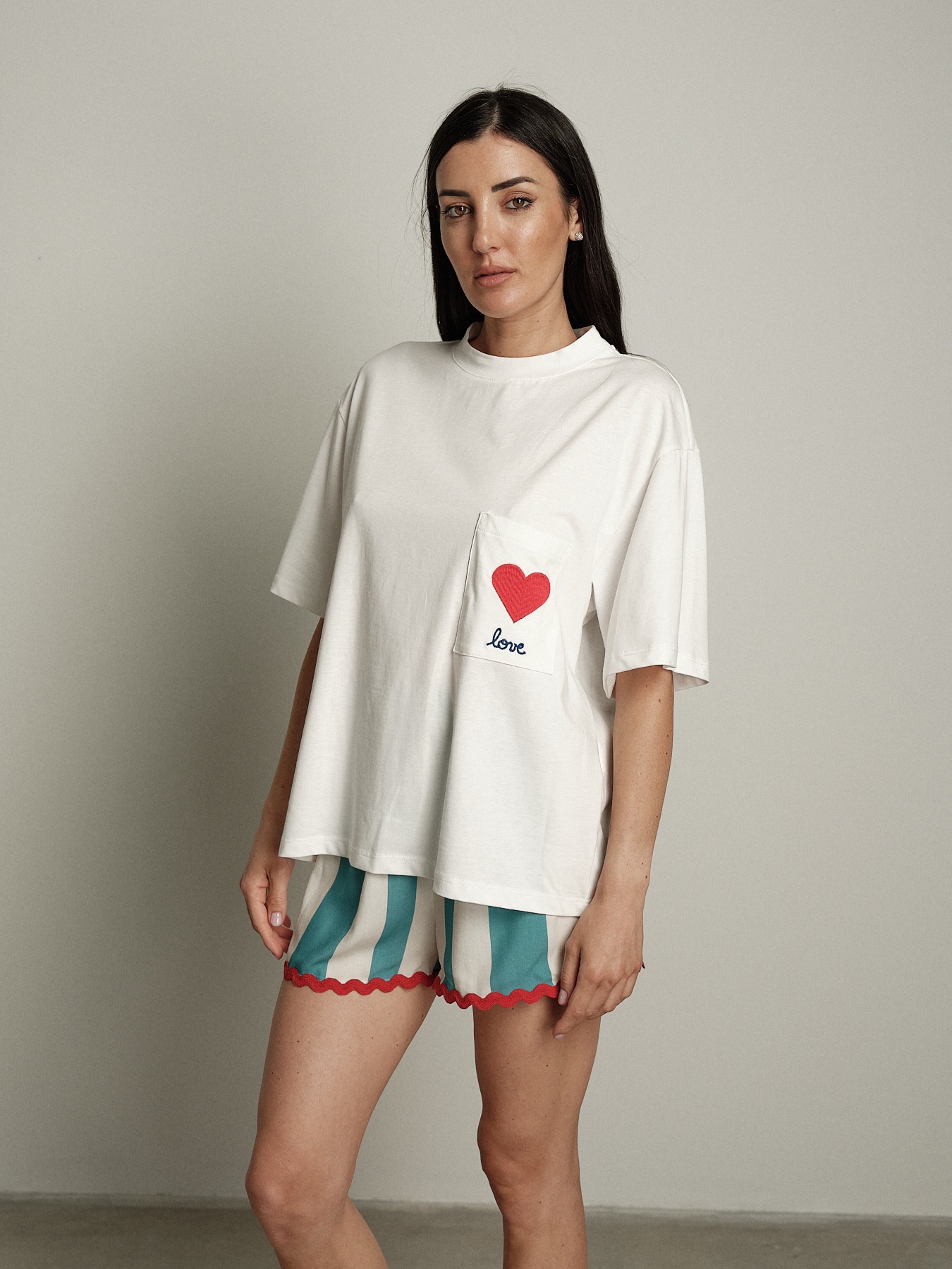T-shirt tasca ricamata love